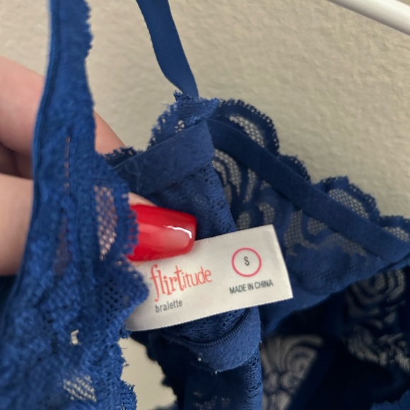 Flirtitude Lace Navy Bralette - Picture 3 of 3